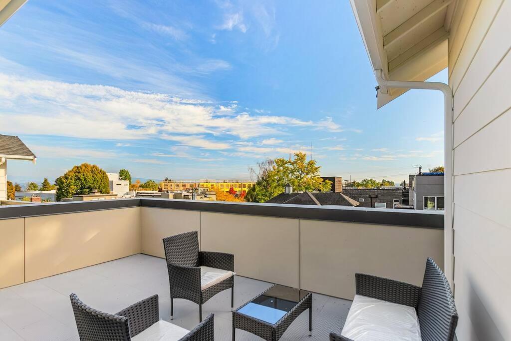 Vermithor'S Bronze Ember Sweet Suite Seattle Exteriör bild